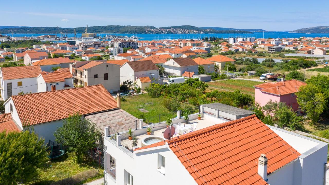 Luxury Apartment With Garden Jacuzzi And Wellness Trogir Exteriör bild