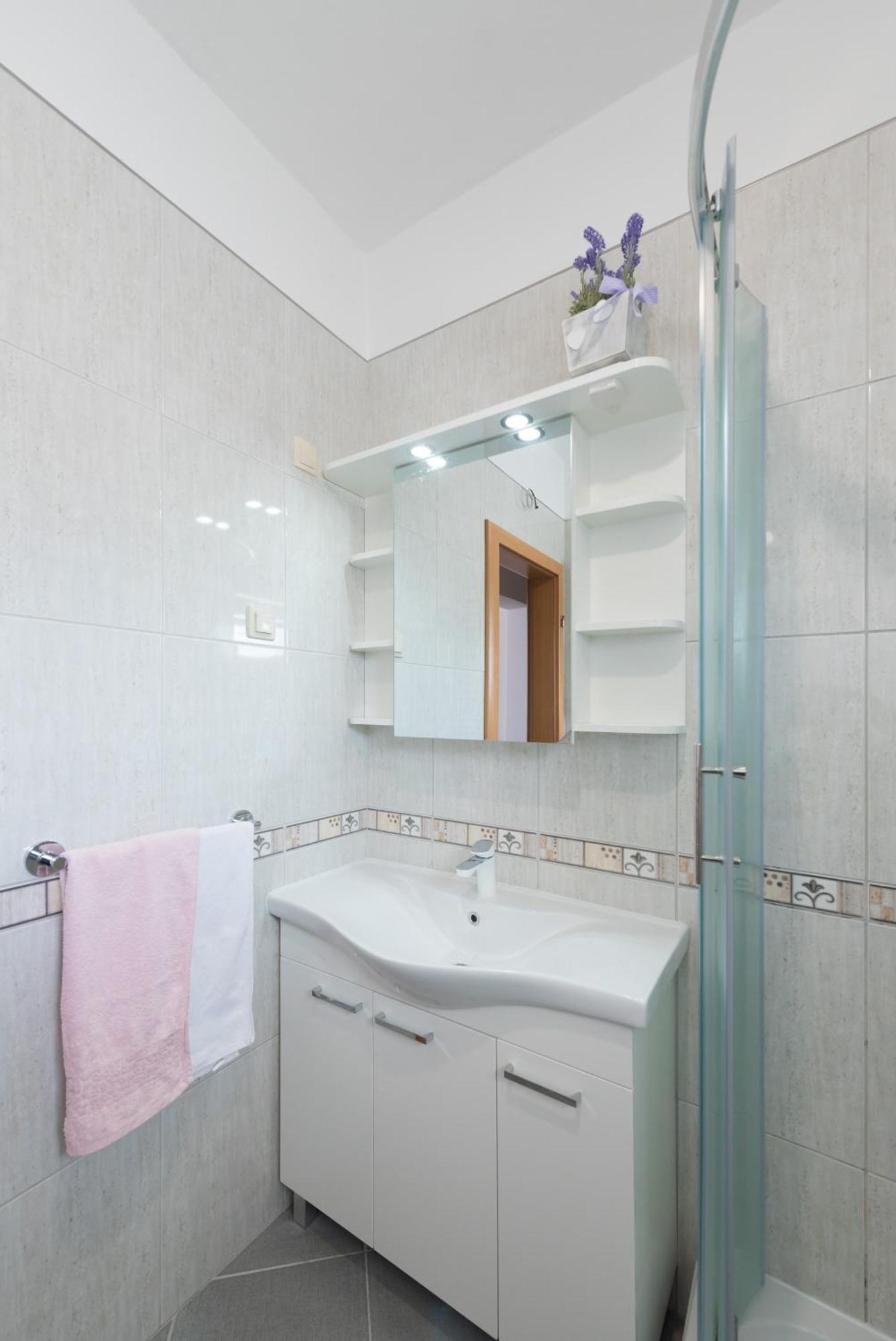 Luxury Apartment With Garden Jacuzzi And Wellness Trogir Exteriör bild