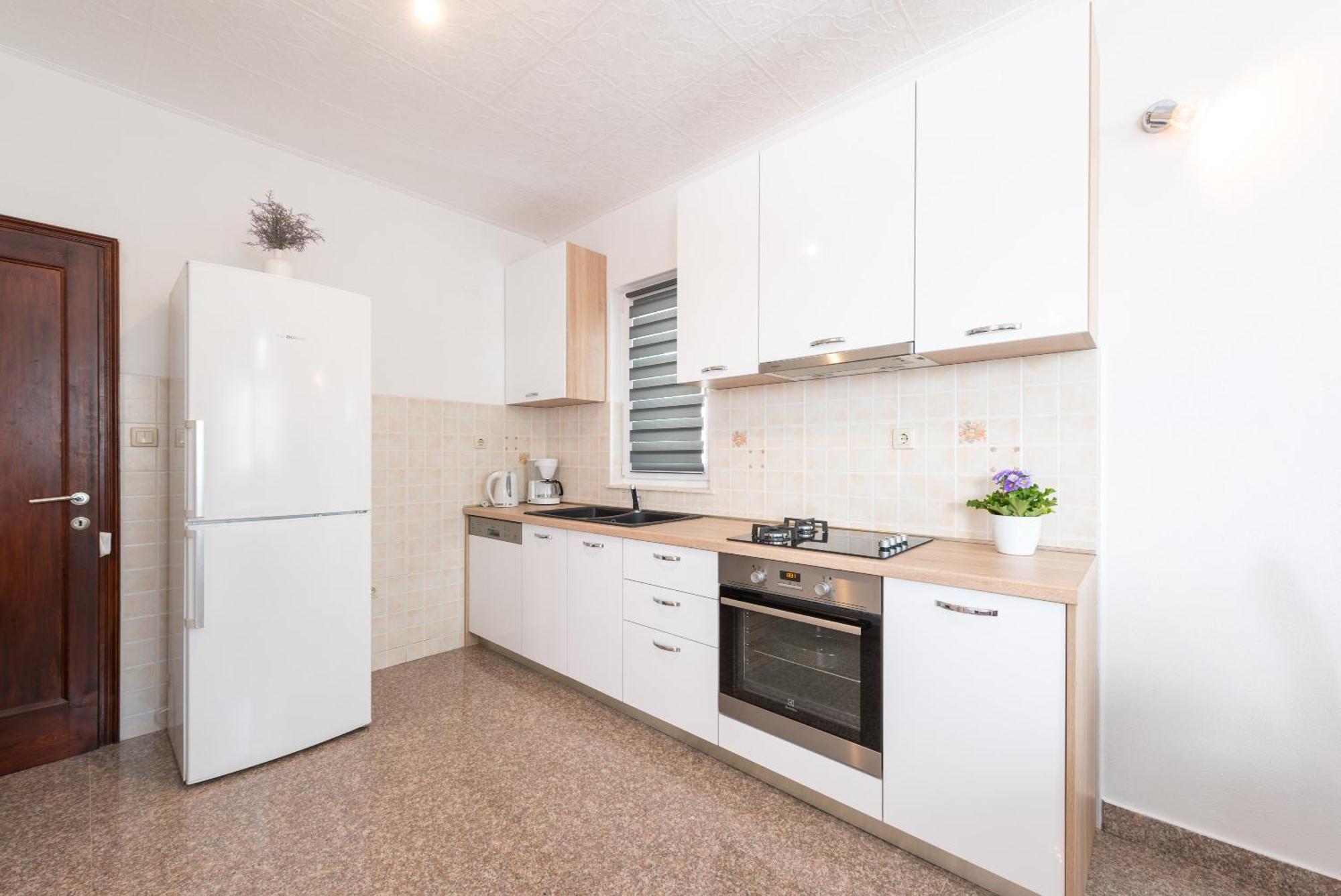 Luxury Apartment With Garden Jacuzzi And Wellness Trogir Exteriör bild