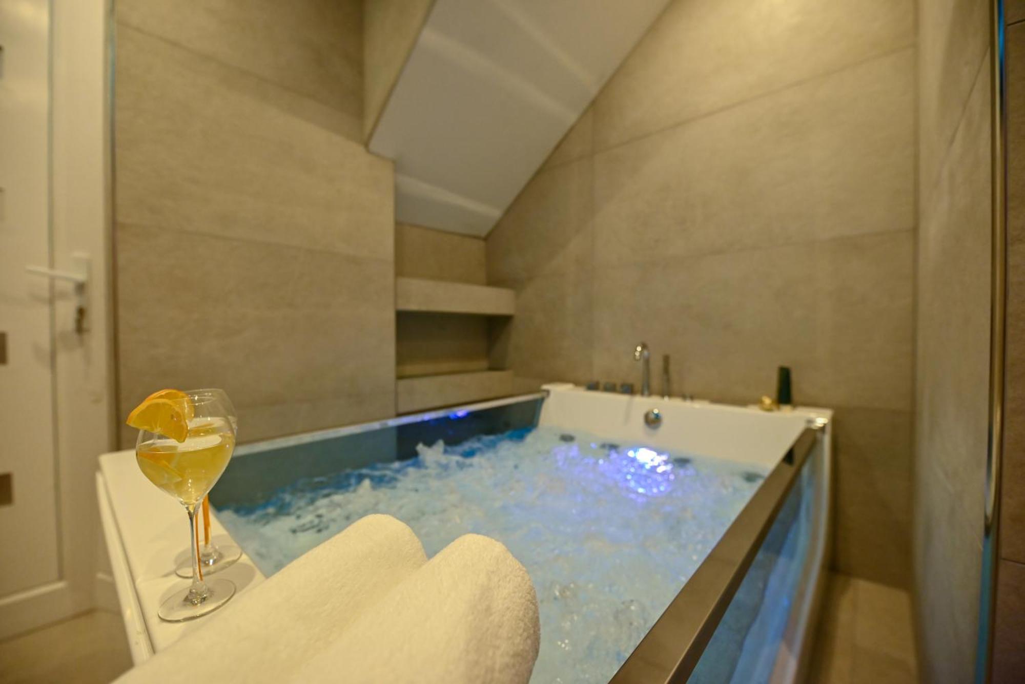 Luxury Apartment With Garden Jacuzzi And Wellness Trogir Exteriör bild