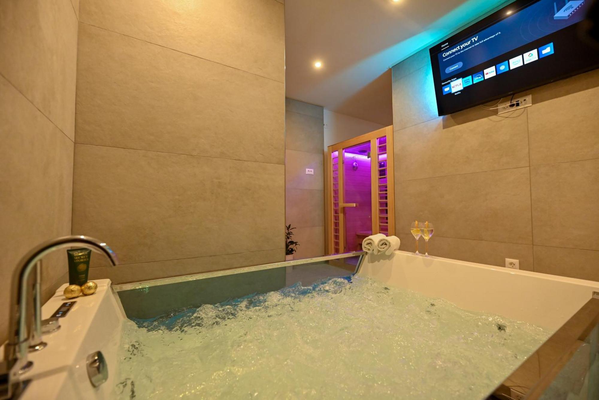 Luxury Apartment With Garden Jacuzzi And Wellness Trogir Exteriör bild