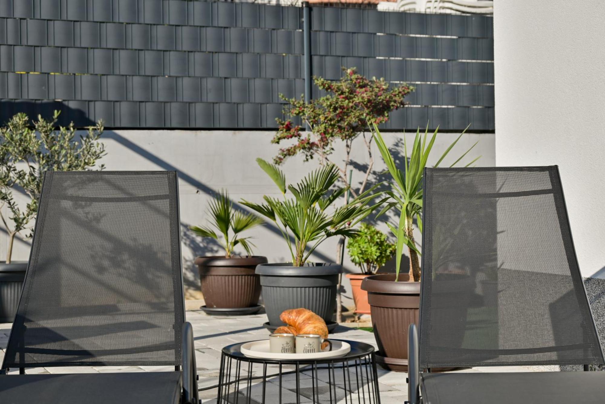 Luxury Apartment With Garden Jacuzzi And Wellness Trogir Exteriör bild
