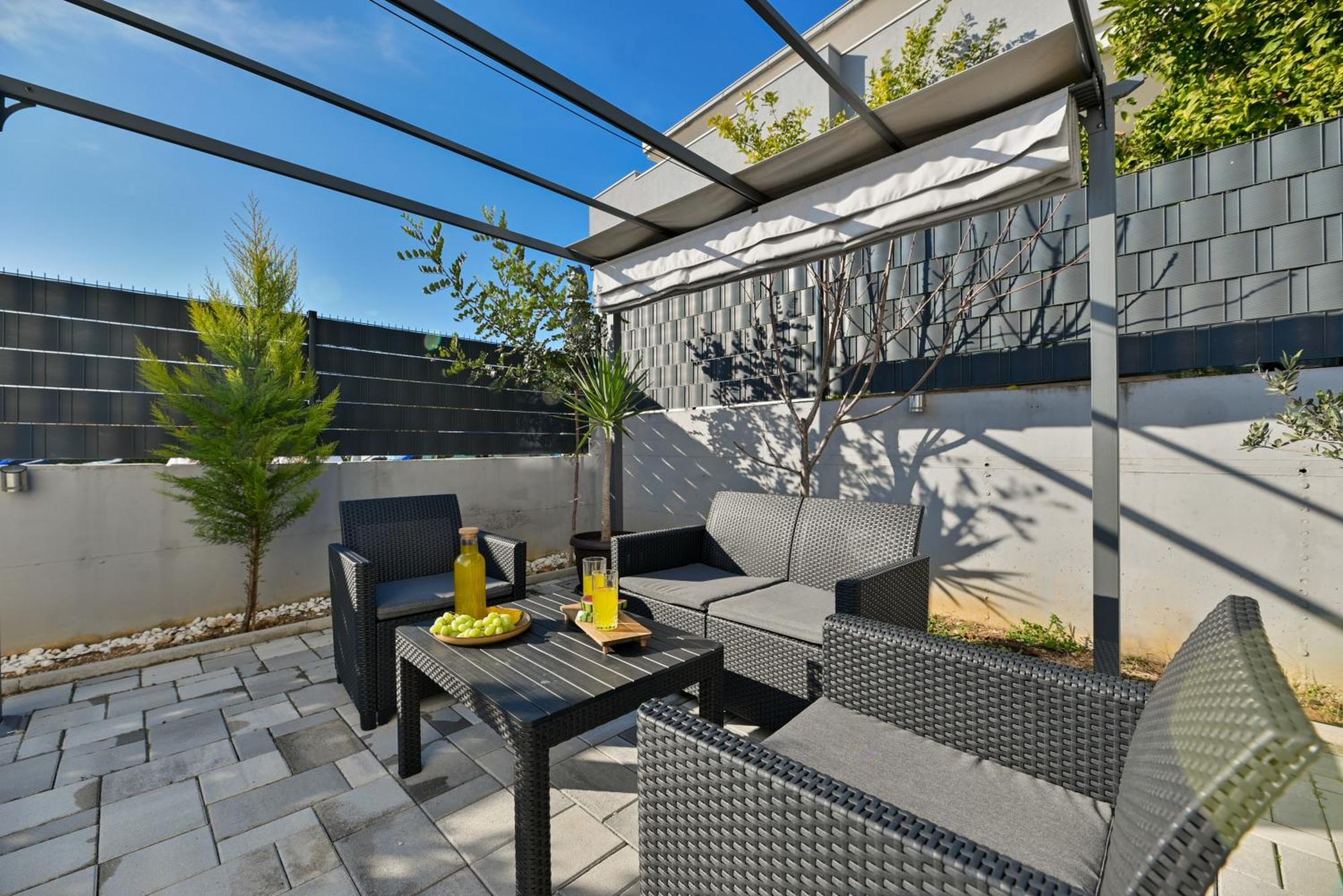 Luxury Apartment With Garden Jacuzzi And Wellness Trogir Exteriör bild