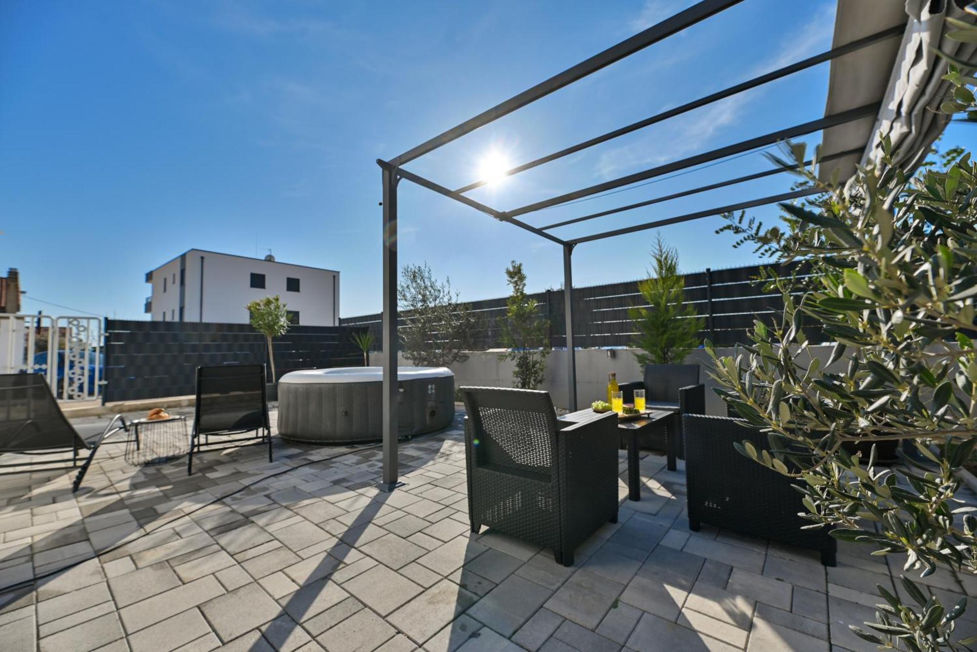 Luxury Apartment With Garden Jacuzzi And Wellness Trogir Exteriör bild