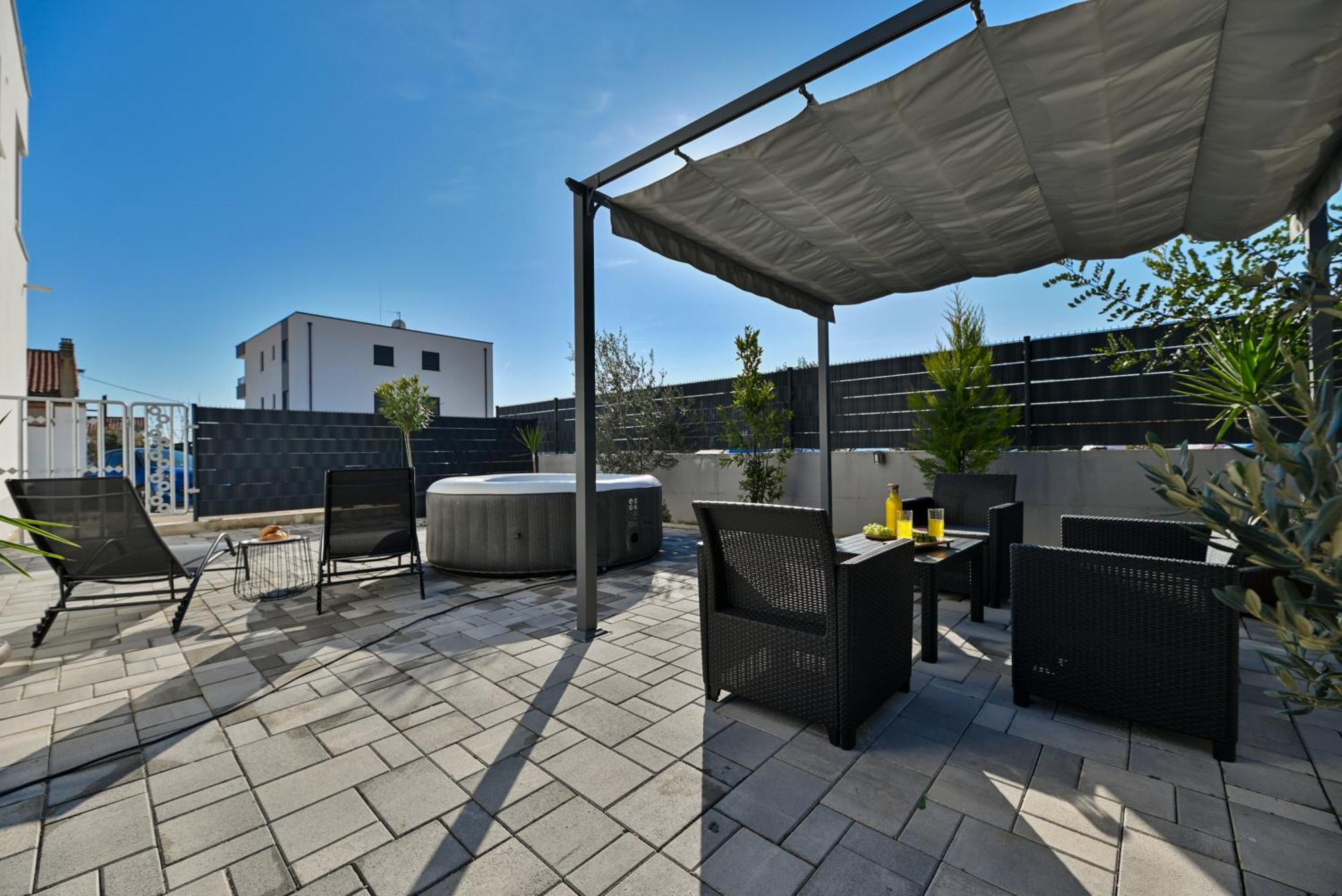 Luxury Apartment With Garden Jacuzzi And Wellness Trogir Exteriör bild