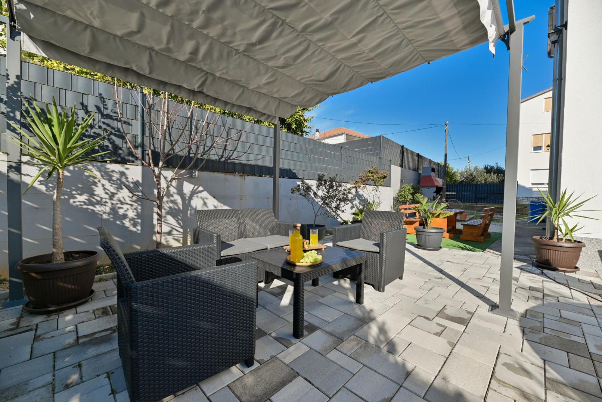 Luxury Apartment With Garden Jacuzzi And Wellness Trogir Exteriör bild