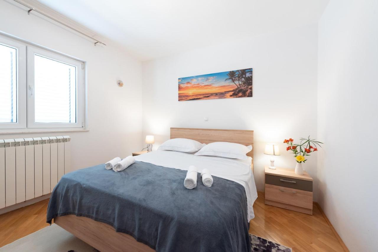 Luxury Apartment With Garden Jacuzzi And Wellness Trogir Exteriör bild