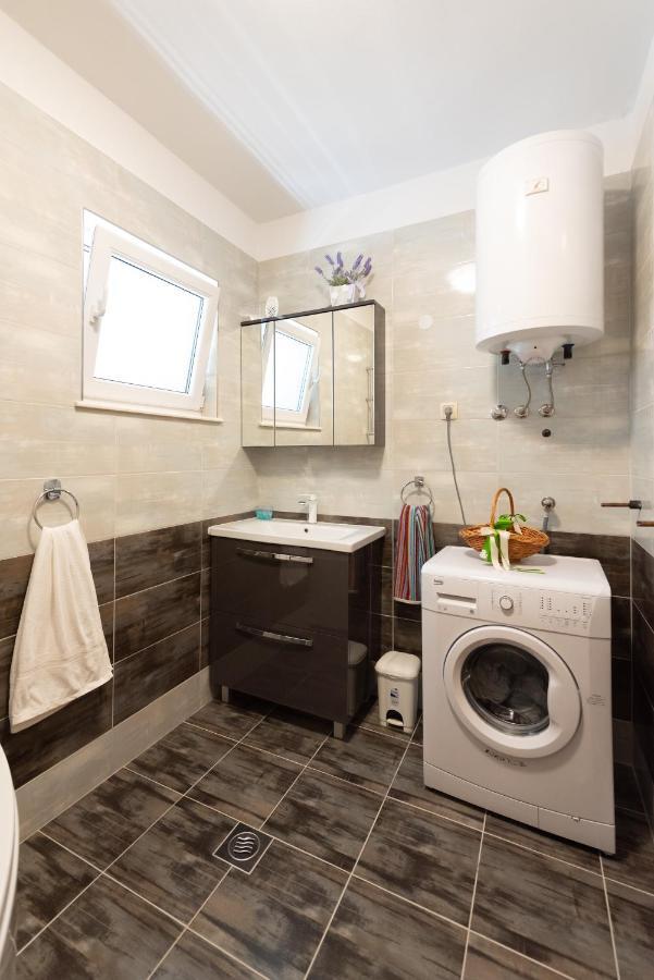 Luxury Apartment With Garden Jacuzzi And Wellness Trogir Exteriör bild