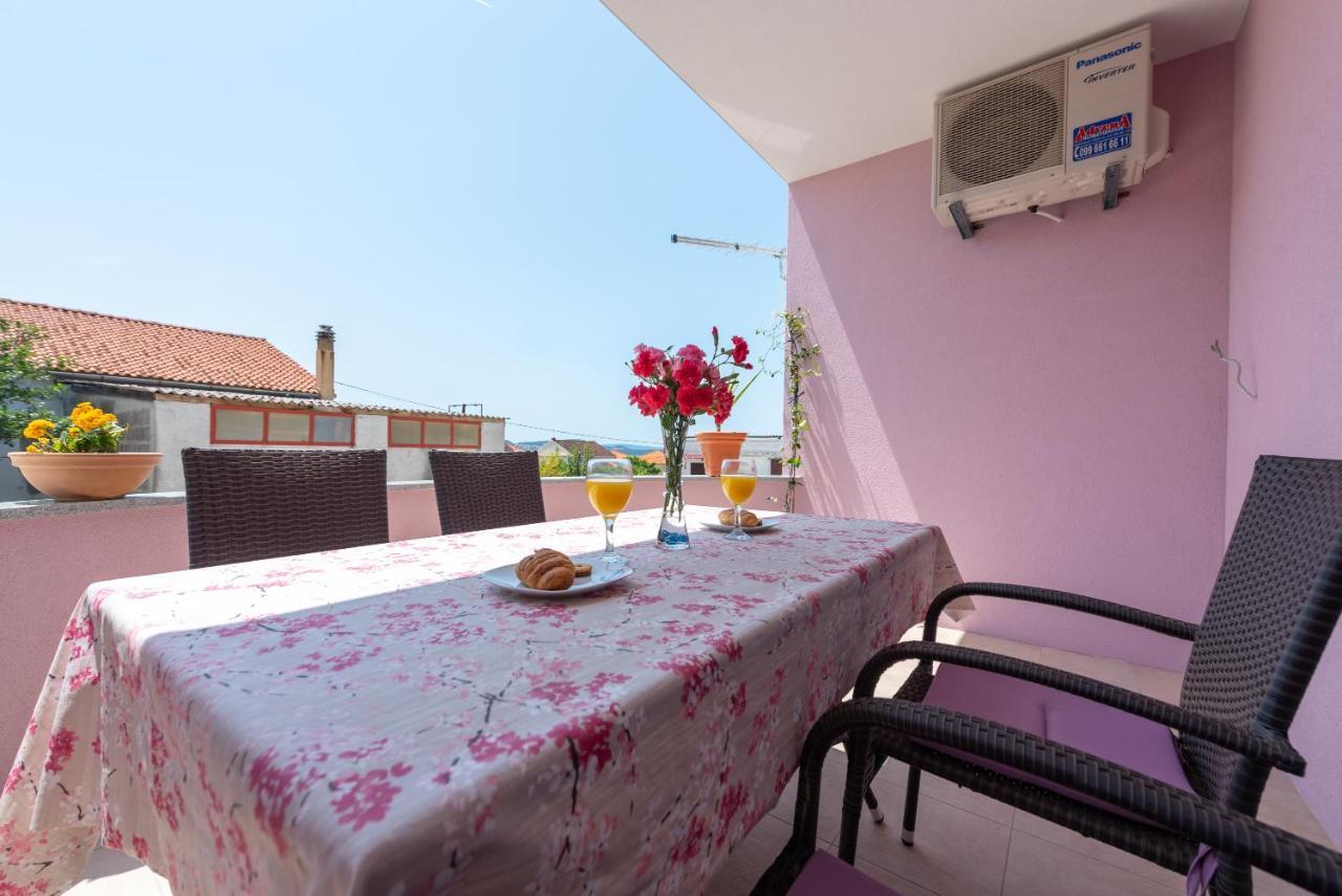 Luxury Apartment With Garden Jacuzzi And Wellness Trogir Exteriör bild