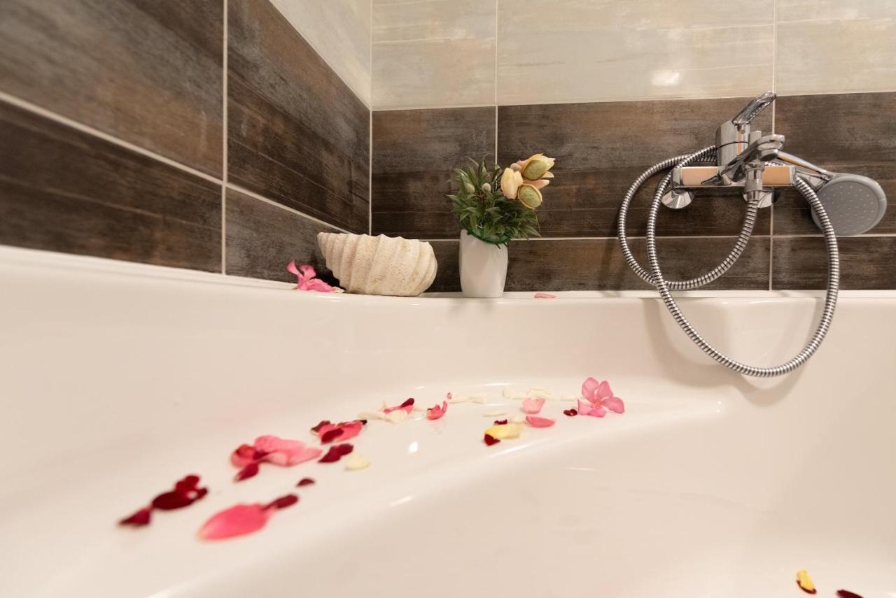 Luxury Apartment With Garden Jacuzzi And Wellness Trogir Exteriör bild